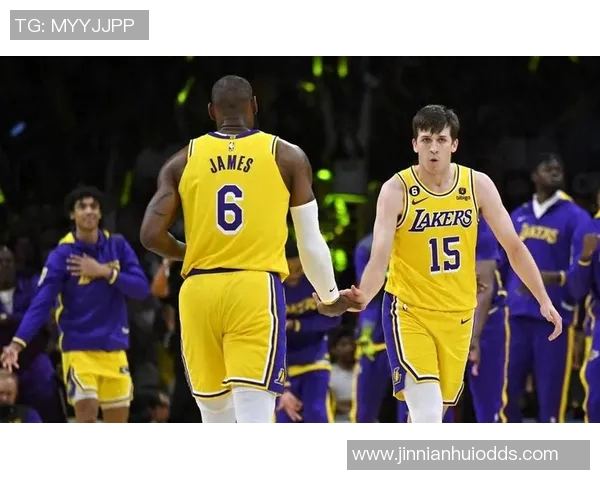 里夫斯盛赞詹姆斯:他是球队的胜利保障存在即是提升球队的力量 里夫斯盛赞詹姆斯:他是球队的胜利保障存在即是提升球队的力量